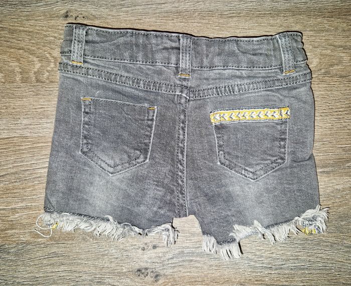 Short jeans
18 mois - photo numéro 3