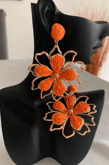 Boucles d’oreilles XXL pendantes fleur en raphia orange