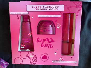I Heart Revolution Very Cherry Bath & Body Gift Set