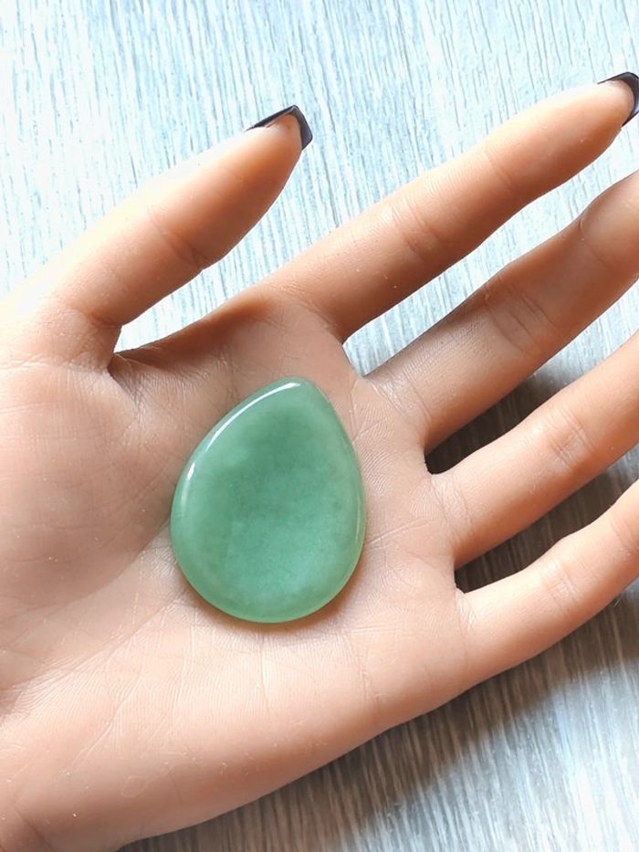 Pierre de soucis ou pierre de pouce en pierre véritable