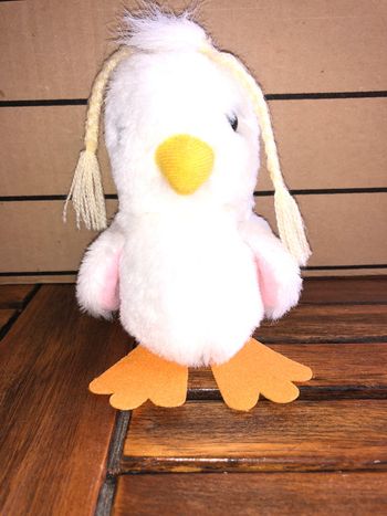 Petit poussin avec couettes