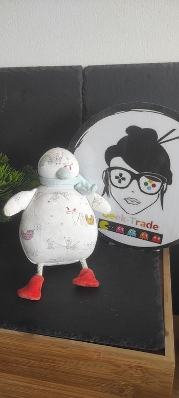 Doudou peluche Pingouin Blanc Petit Bateau  rouge bleu echarpe igloo traineau jaune