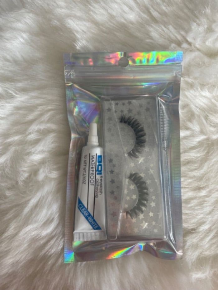 Faux cils + colle + goupillon