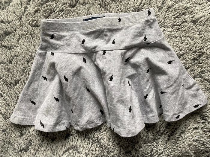 Jupe neuve grise motifs éclairs - 3 ans
