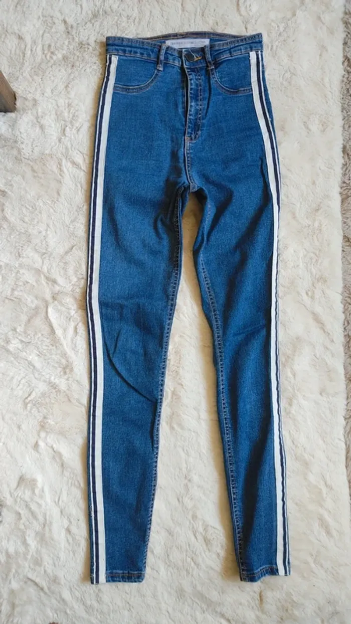 Pantalon jean moulant taille haute liseré blanc sur le côté - photo numéro 2
