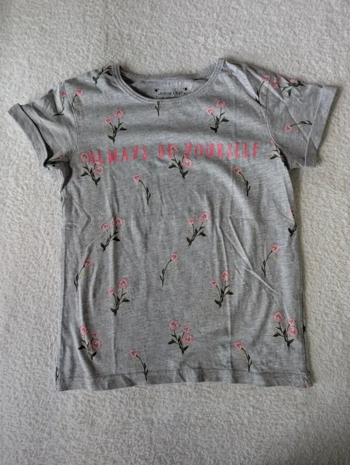 🌷 T-shirt Primark – 9/10 ans - photo numéro 2