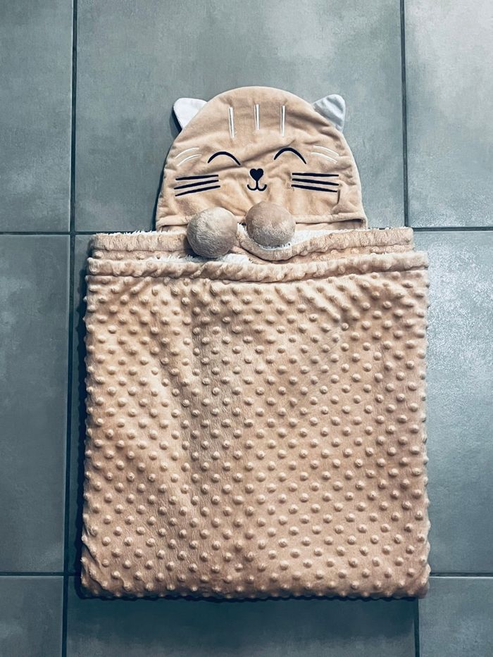 Plaid couverture bébé rose et blanc à capuche chat 100x100cm Vertbaudet