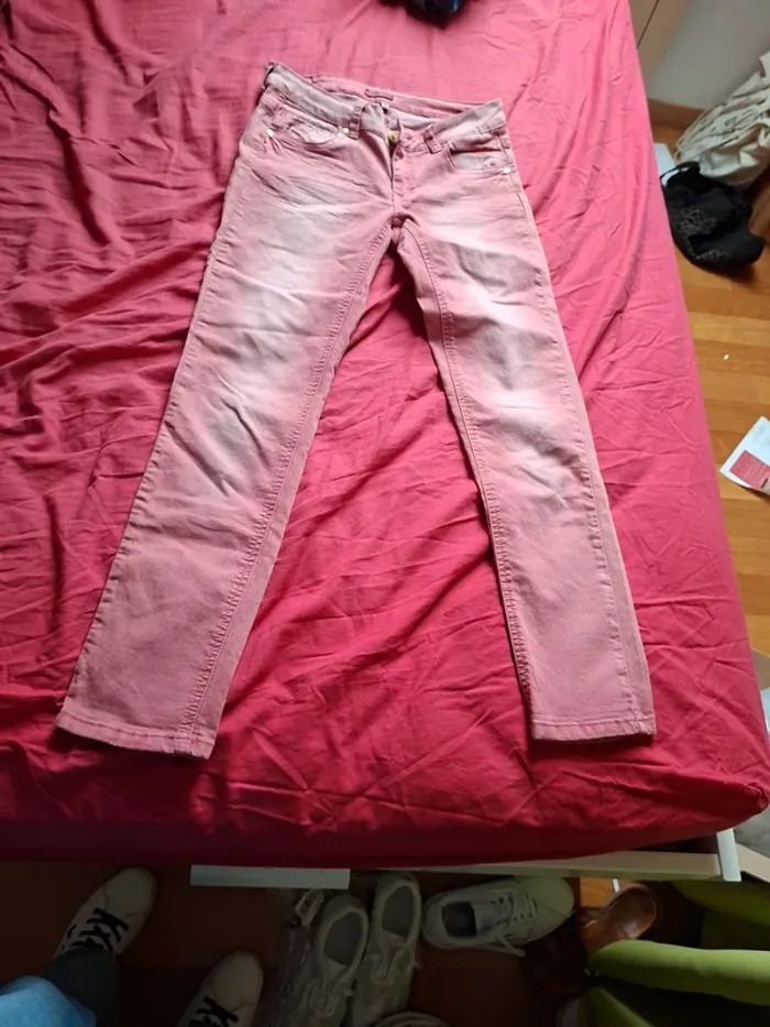 Jean délavé rose taille 34