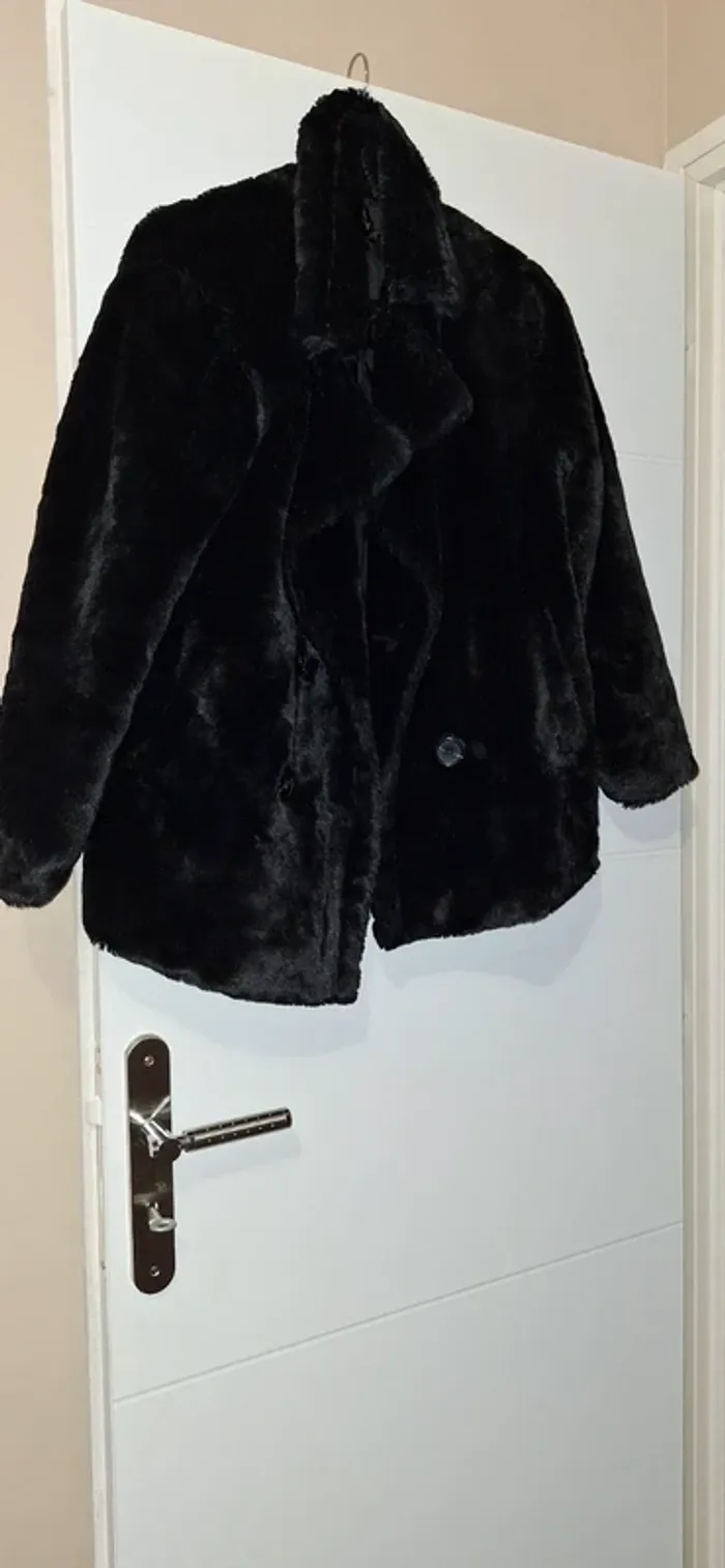 Manteau fausse fourrure
