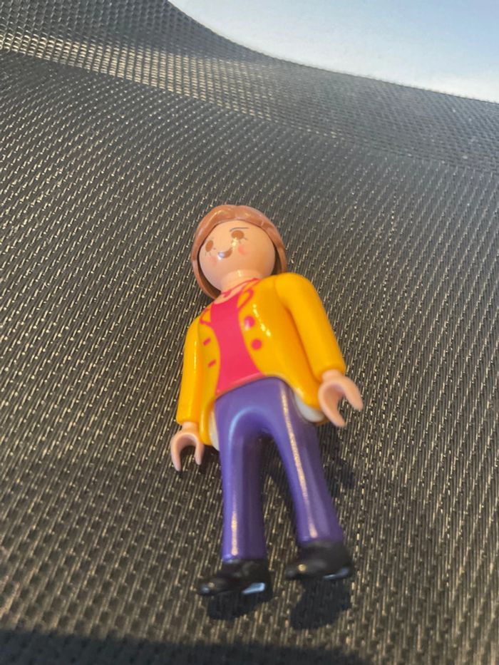 Playmobil figurine femme brune pantalon violet maison 3965 pièces détachées - photo numéro 2