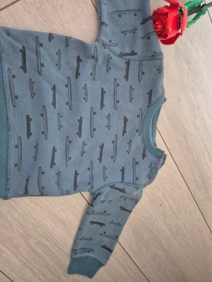 Lot de 3 pantalons et un sweat 12 mois - photo numéro 4