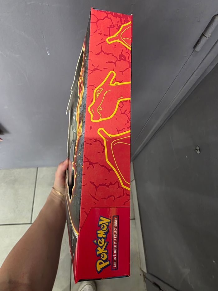 Coffret pokemon collection spéciale dracaufeu ex - photo numéro 2