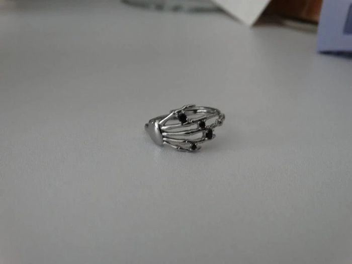 Bague squelette en argent 925 ajustable avec pierres noires
