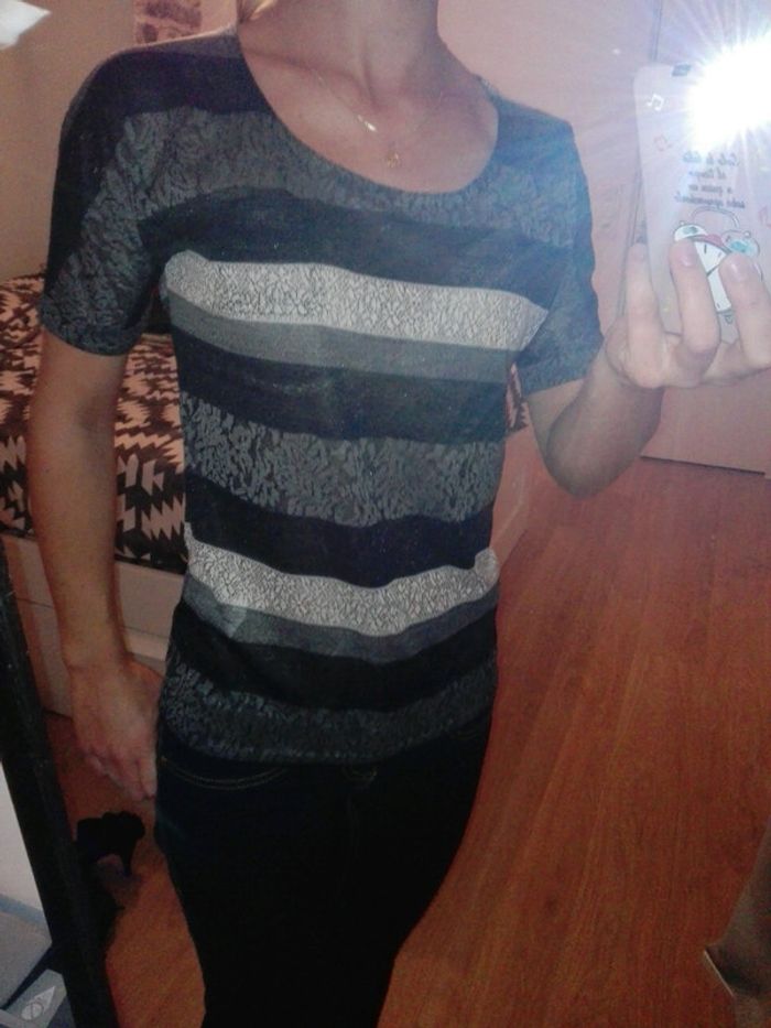 Tee shirt noir et gris, motifs dentelle Tally Weijl