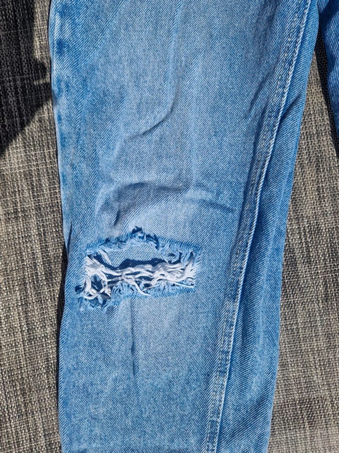 Jeans troué - photo numéro 4