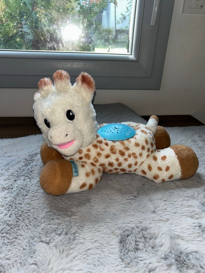 Doudou / veilleuse Sophie la girafe - Très bon état