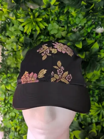 Casquette à fleurs brodée femme