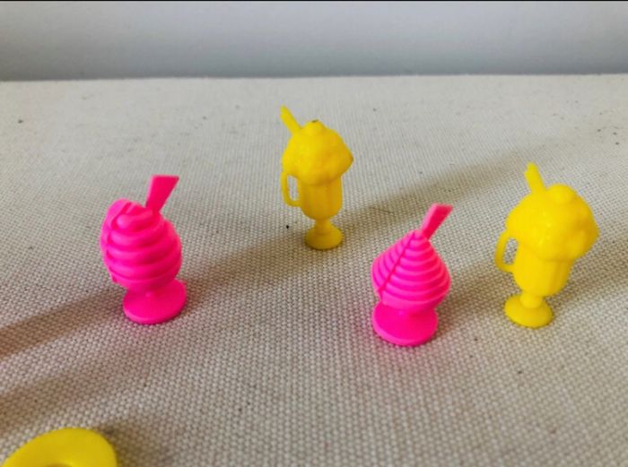 Lot de 14 objets barbie glacier glaces rose jaune - photo numéro 4