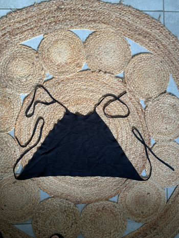 Très beau haut noir triangle taille 34/36