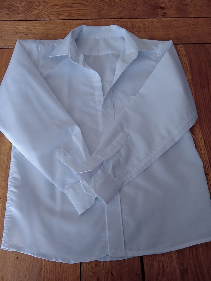 Chemise blanche neuve 8 ans - photo numéro 2