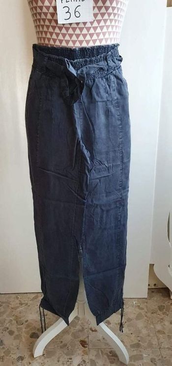 Pantalon fluide, bleu marine, en Lyocell, en très très bon état, taille standard, forme droit, taill
