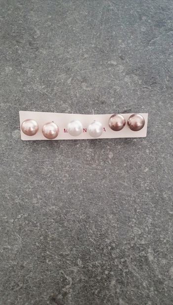 Lot de boucles d'oreilles neuves