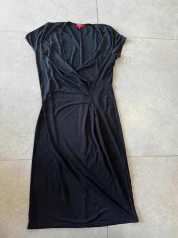 Robe noire TisSaia, taille 38, très bon état