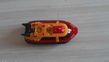 Bateau hovercraft pompier