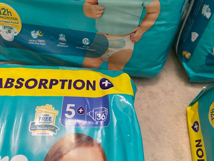 4 paquets de couches Pampers taille 5+ - photo numéro 2