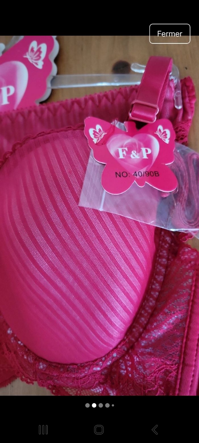 Ensemble soutien gorge rouge framboise - photo numéro 2