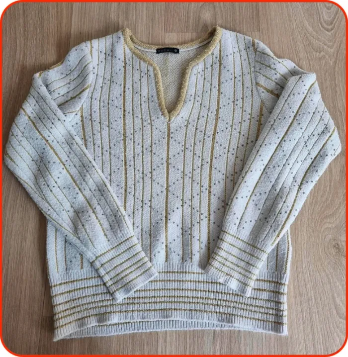 Pull a col V beige/or Bréal à stars Femme Taille M