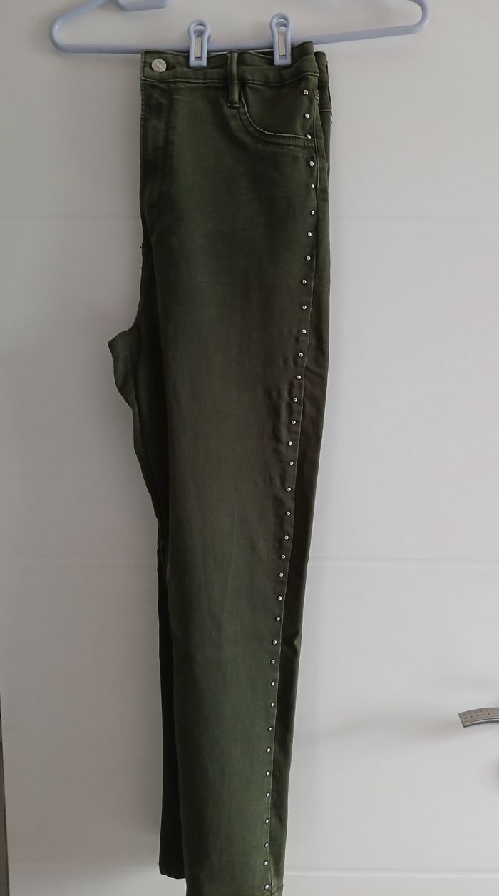 Pantalon Bershka
Taille 42 - photo numéro 3