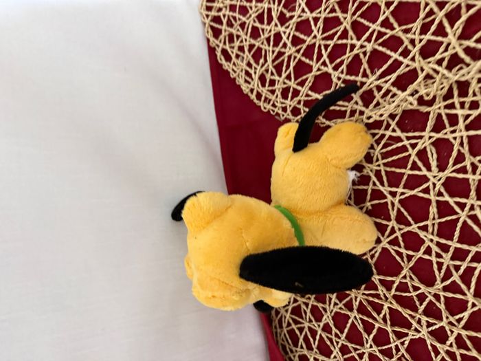 Peluche mini Pluto DISNEYLAND PARIS Naïf chien de Mickey Mouse - photo numéro 2