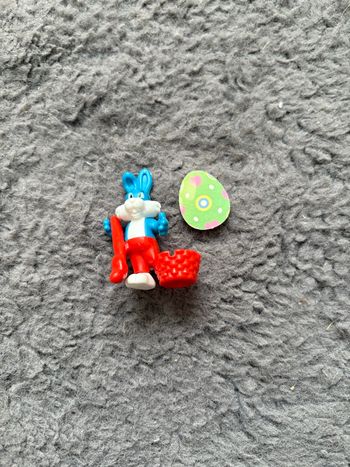 Figurine Kinder lapin Pâques 2026