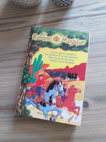 Grand livre La cabane magique 4 histoires - Mary Pope Osborne