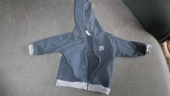 Gilet avec capuche - NEUF – 9 mois garçon