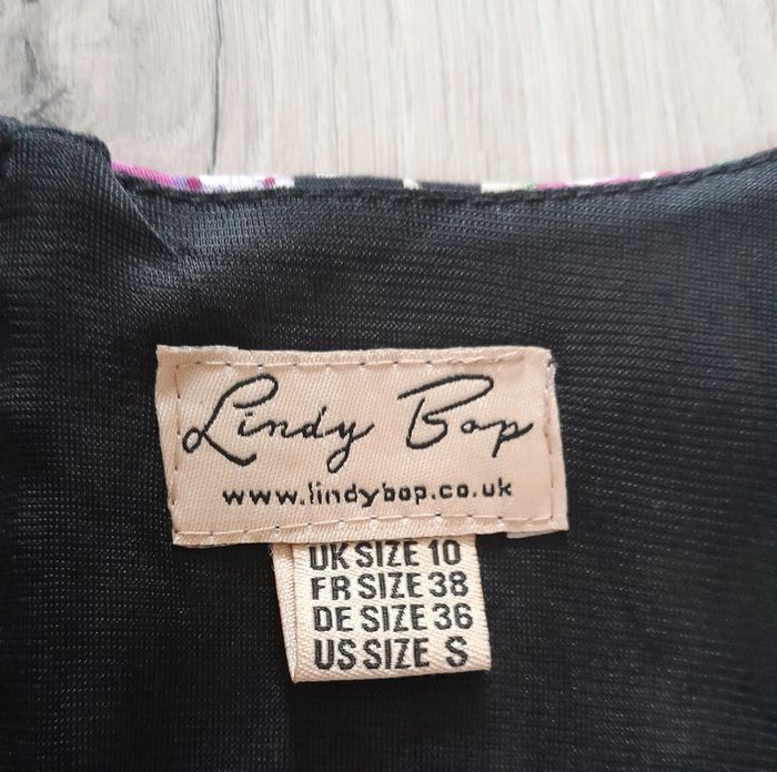 Robe Lindy Bop t.38 fleurie et ceinture - photo numéro 13