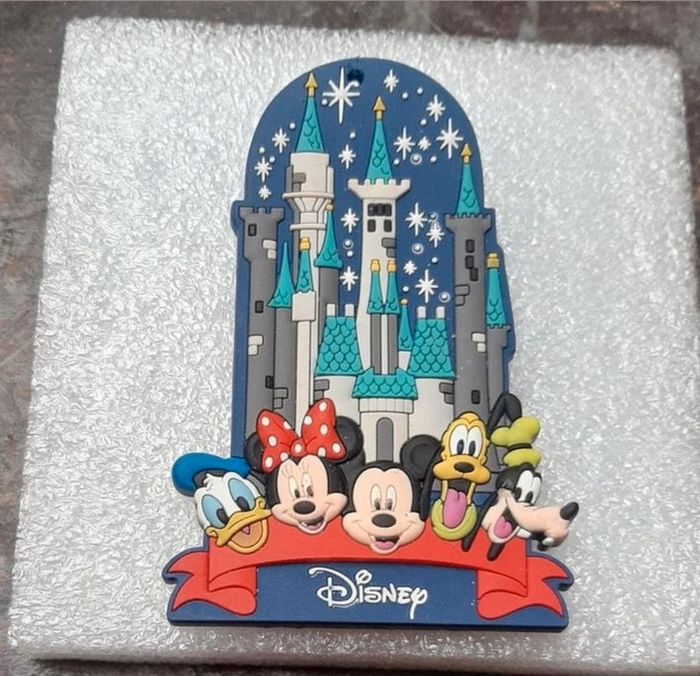 Figurine Disney chateau, magnet