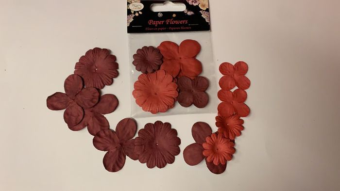 Pétales en papier rouge bordeaux scrapbooking