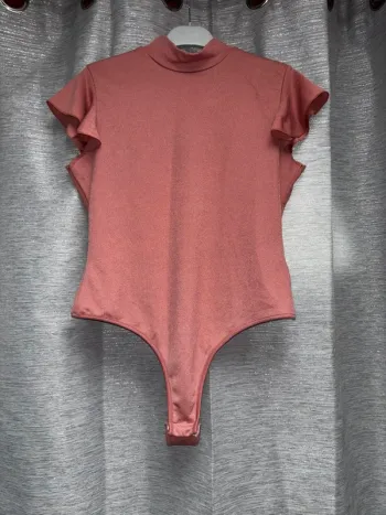 Body PrettyLittleThing, bodie femme taille 40, haut femme, t-shirt rose nude, justaucorps