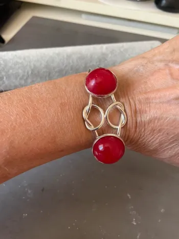 Bracelet cabochon en résine rouge