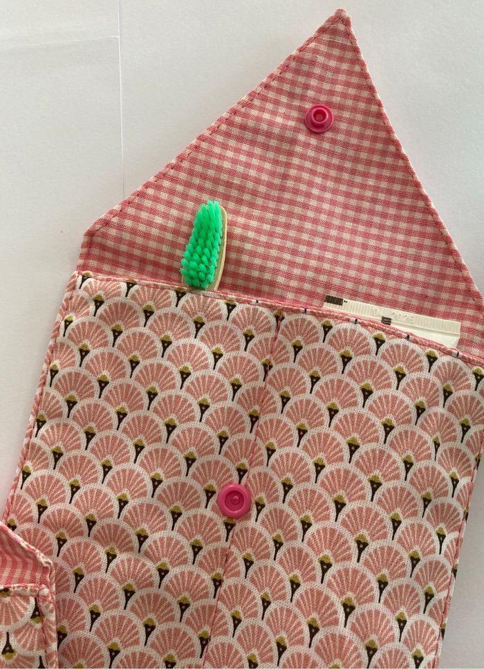 Pochettes à savon, brosse à dent et dentifrice - photo numéro 2