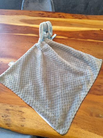 Doudou lapin gris