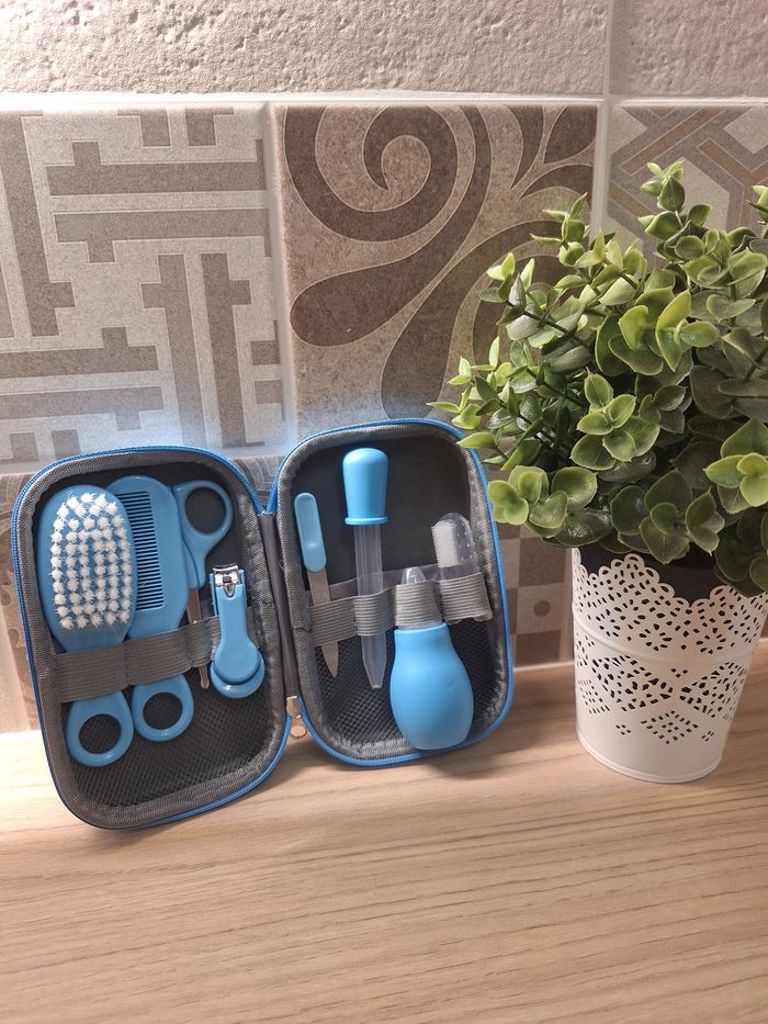Trousse de toilette bébé mixte avec 8 accessoires