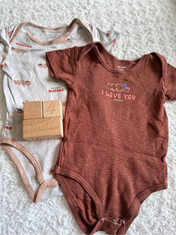 Lot de deux bodies manches courtes 24 mois