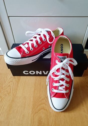 Converse toile basse rouge P. 37 neuves