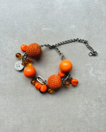 Magnifique bracelet breloques orange