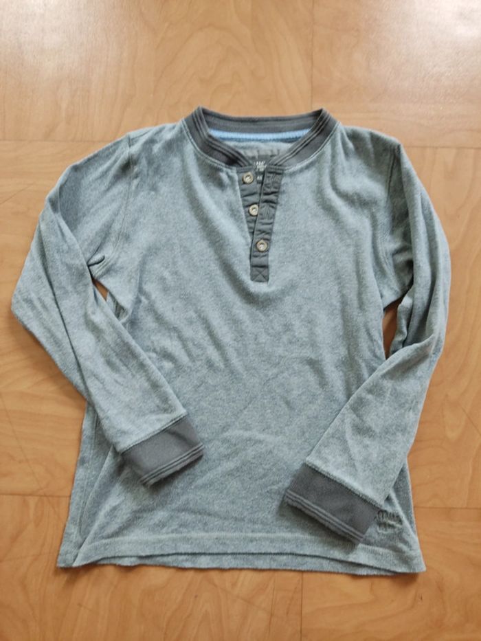 Tee shirt/pull léger 7/8 ans