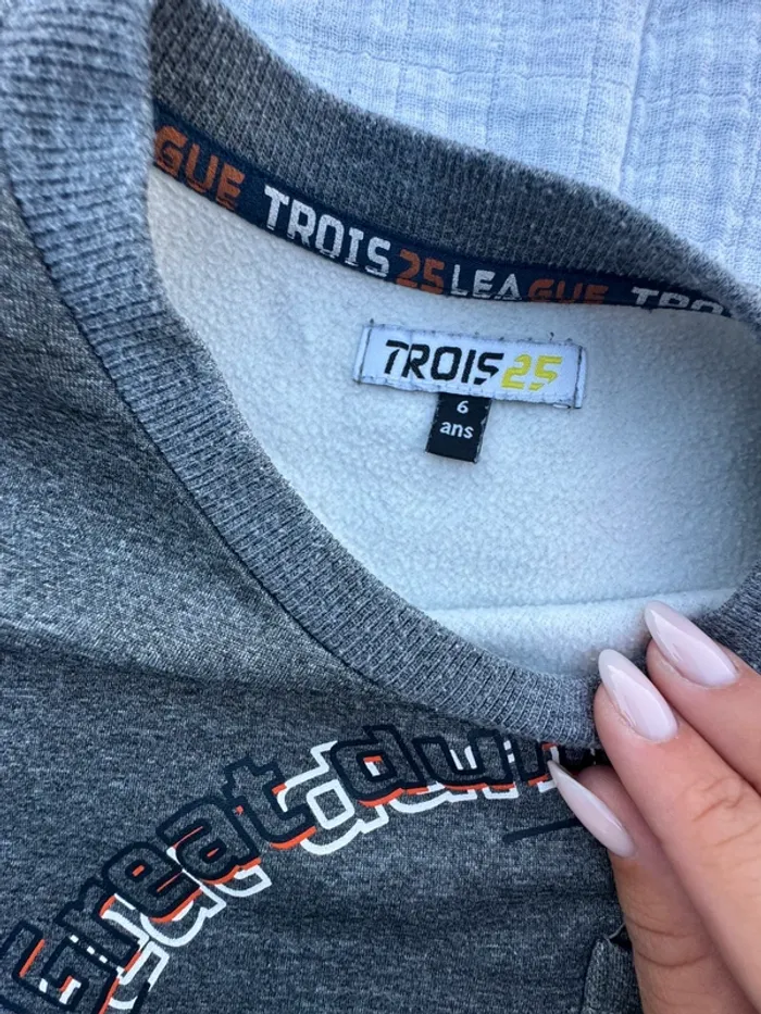 Sweat-shirt trois 25 6 ans - photo numéro 2