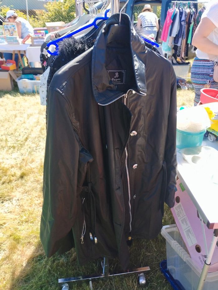 Trench-coat Bugao taille 46 noir tbe - photo numéro 2